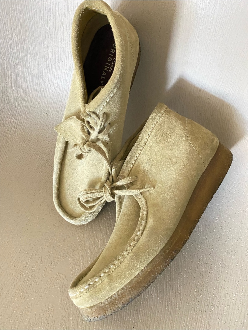 Clarks Originals Chukka Wallabee tan suede women size 9m